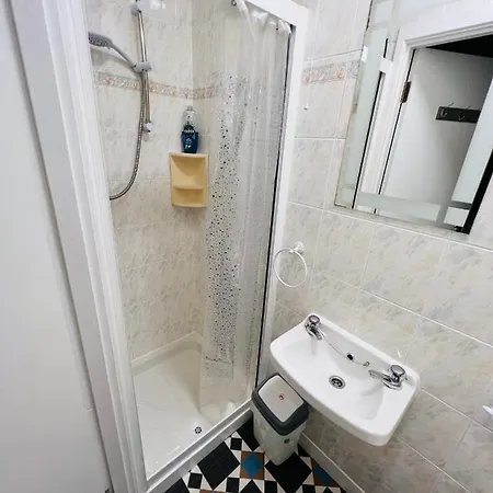 Pinebrook House Double Bed Small En-suite Beautiful Garden 3*