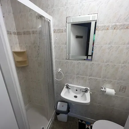 Pinebrook House Double Bed Small En-suite Beautiful Garden 3*