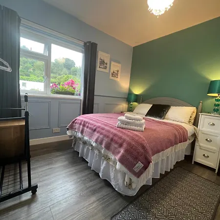 Bed & Breakfast Pinebrook House Double Bed Small En-suite Beautiful Garden