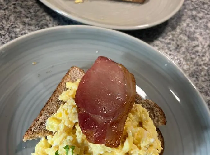 Pinebrook House Double Bed Small En-suite Beautiful Garden Bed & Breakfast 3*