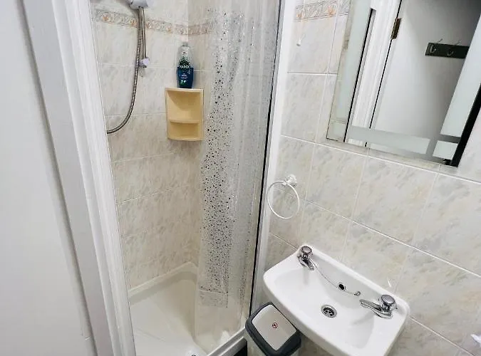 Pinebrook House Double Bed Small En-suite Beautiful Garden 3*